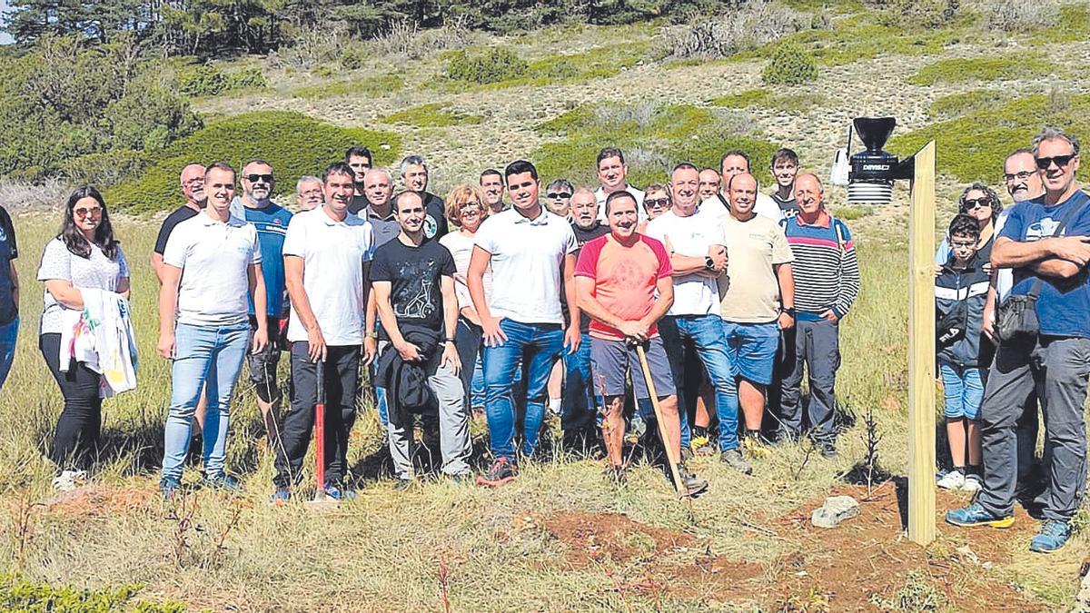 La inauguración de la estación meteorológica de El Toro contó con la presencia de numerosos colaboradores y socios de Avamet en la zona.