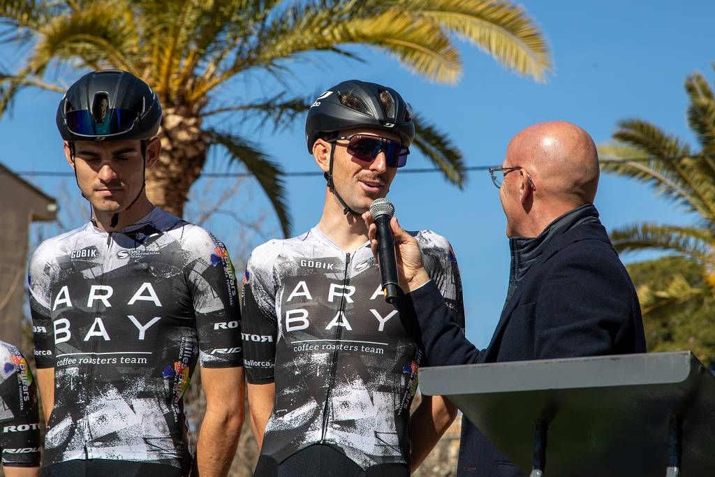 Vuelta Ciclista a Murcia: imágenes de la salida en Jumilla