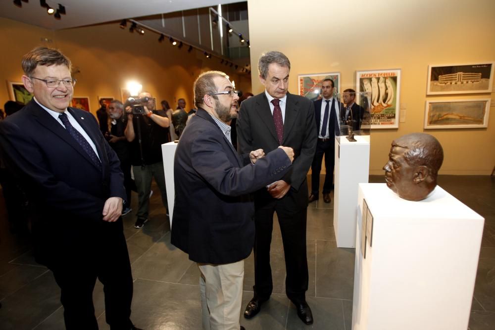 Zapatero y Puig visitan la exposición sobre la República en el MUVIN