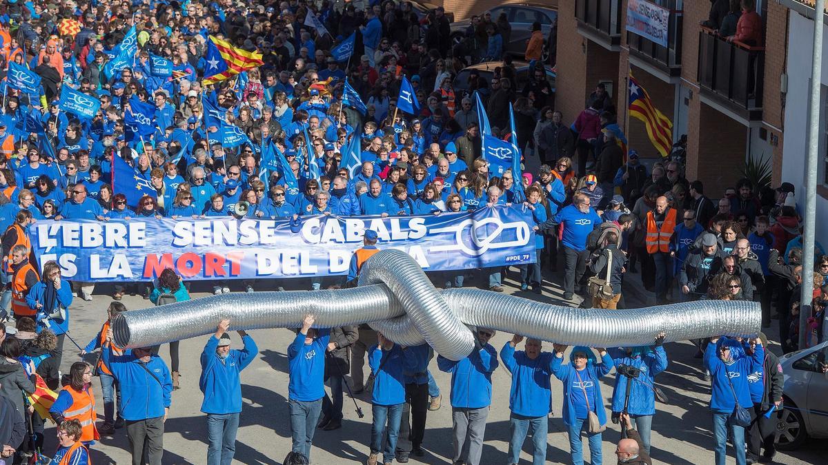 Manifestación de protesta contra el nuevo proyecto hidrológico del Delta del Ebro en Amposta.