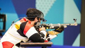 Juan Saavedra, segundo en la clasificatoria de 10 m rifle de aire tendido SH1. Centre Chateauroux. Juegos Paralímpicos París 2024