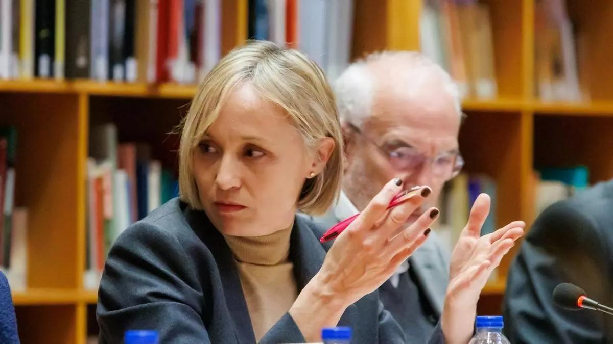 A concelleira socialista Marta Abal durante un pleno