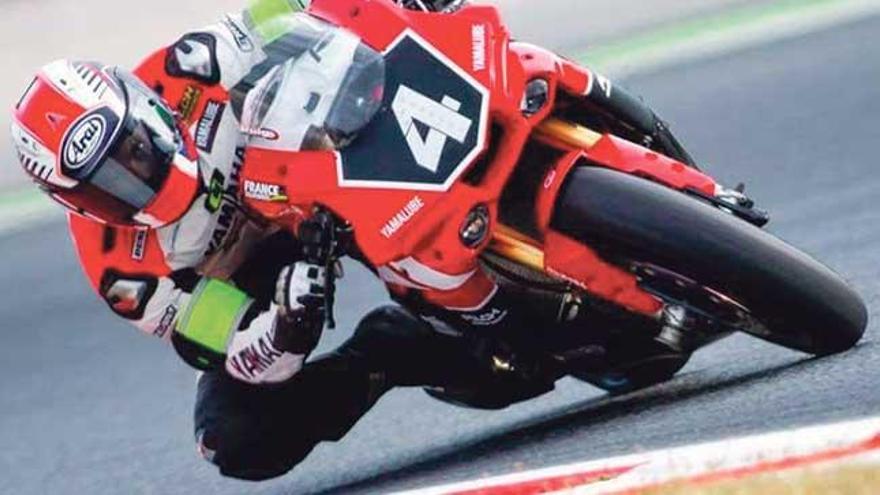 Pedro Vallcaneras pilota su Yamaha en las 24 Horas.