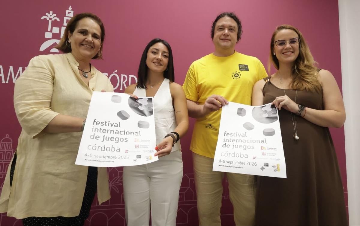 Blanca Torrent, Cintia Bustos, Jesús Torres y Sara Alguacil presentan el cartel del festival de este año.