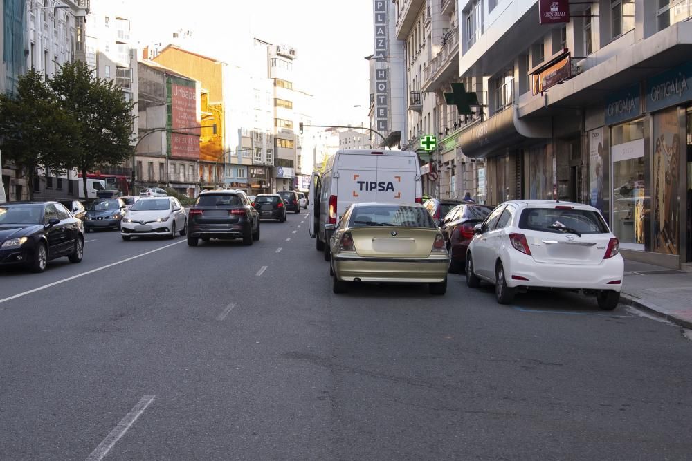 Policías locales informan a conductores y sancionan las infracciones más graves.