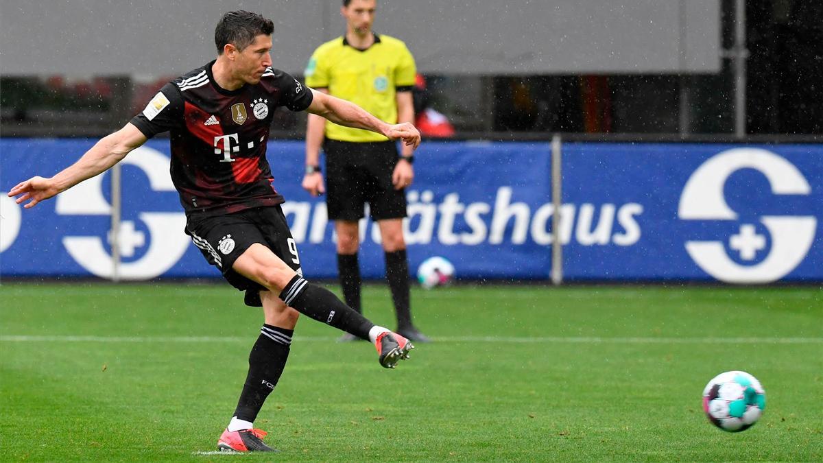 Lewandowski iguala al 'Torpedo' Müller