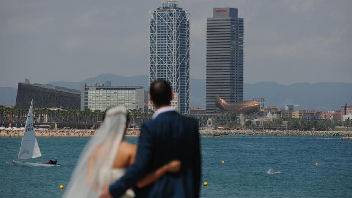 Unos novios de Vietnam y Suiza, en Barcelona.