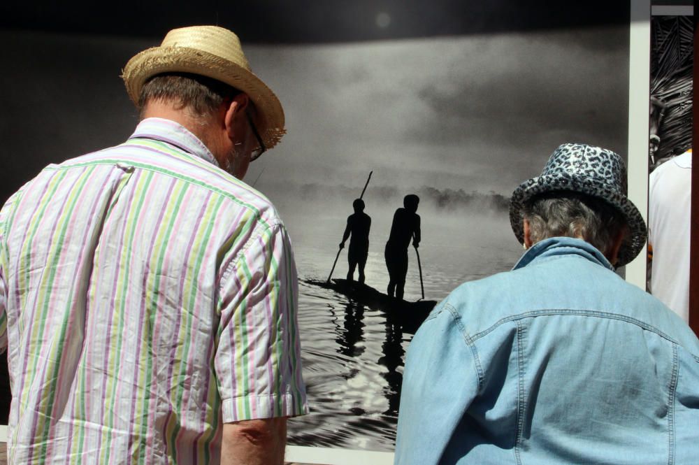 Exposición 'Sebastião Salgado. Génesis' en la plaza de la Constitución