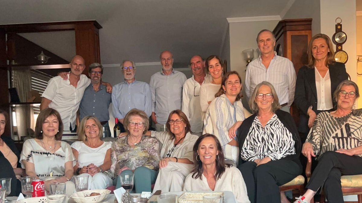 Familiares de María Gallego Carrasco, descendientes del alcalde Manuel Verde, durante un encuentro.