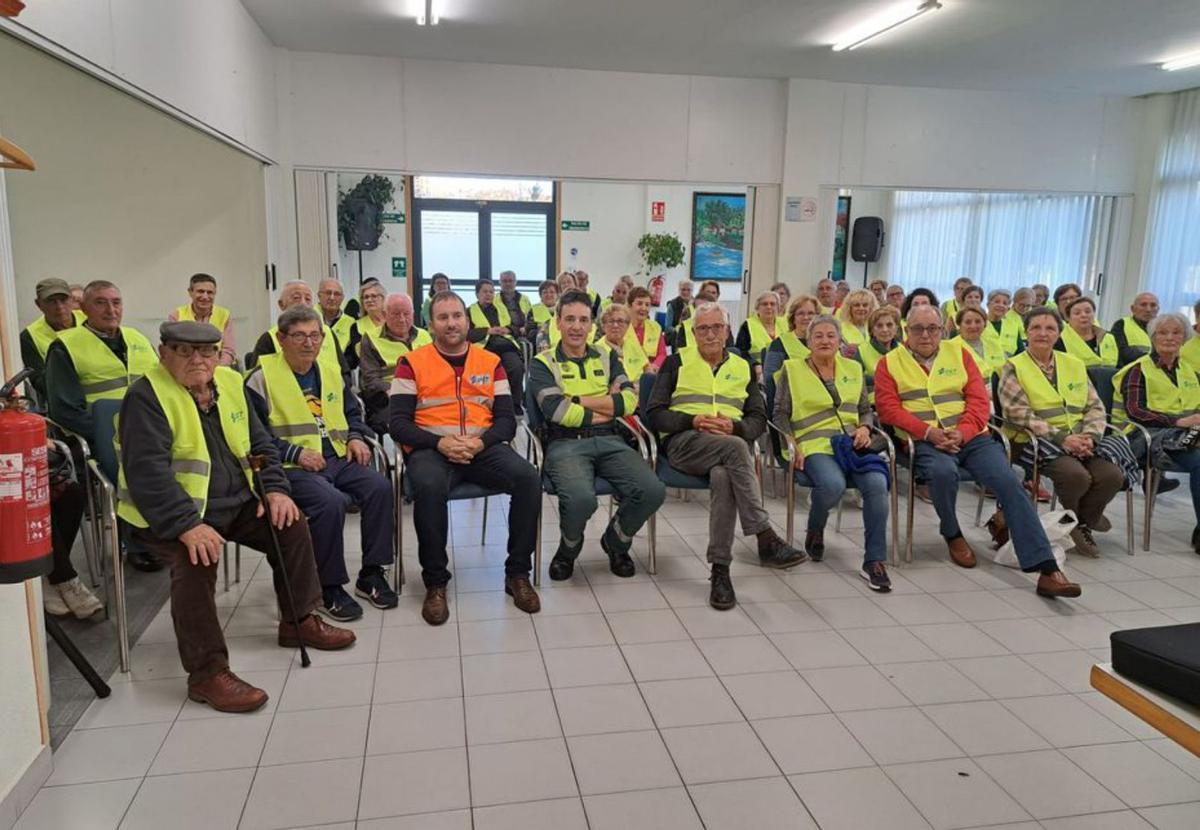 Una charla reciente con personas mayores en Xinzo de Limia. | FdV