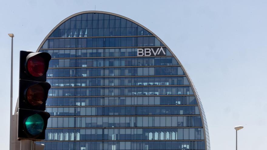 La CNMV aprobará en julio el folleto de la OPA de BBVA a Sabadell tras incorporar la exigencia del Gobierno