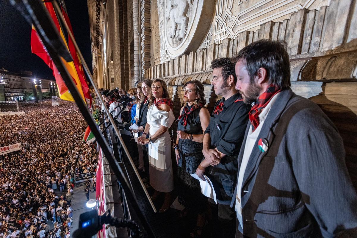 En imágenes | Primer día de las Fiestas del Pilar con las peñas y el pregón