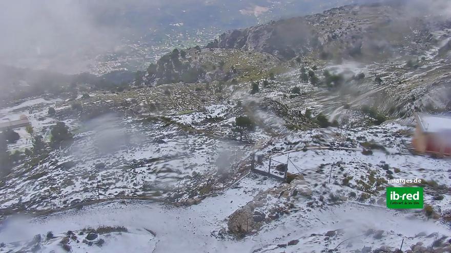 VÍDEO | El temporal tiñe de blanco la Serra de Tramuntana