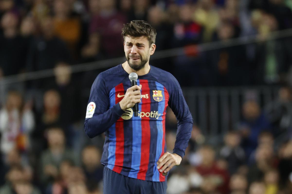 FC Barcelona’s defender Gerard Pique at the end of the Spanish LaLiga soccer match between FC Barcelona and UD Almeria held at Spotify Camp Nou Stadium in Barcelona, eastern Spain, 05 November 2022. Pique played tonight the last soccer game of his career. EFE/Toni Albir