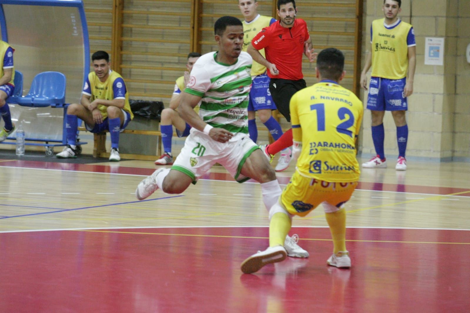 Muhammad presiona a Antonio Navarro en el Manzanares-Córdoba Futsal.