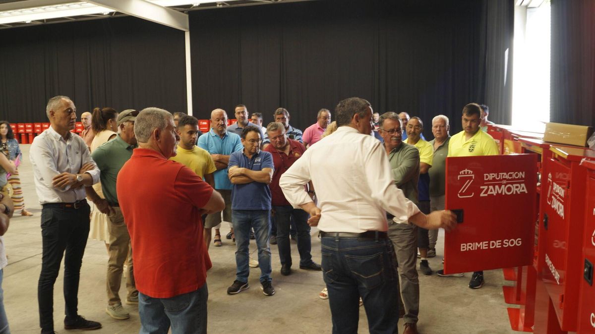Entrega del segundo lote de armarios de intervención rápida contra incendios a municipios de alto riesgos. Presidente de la Diputación de Zamora, Javier Faúndez Domínguez. Recinto ferial IFEZA. Zamora.
