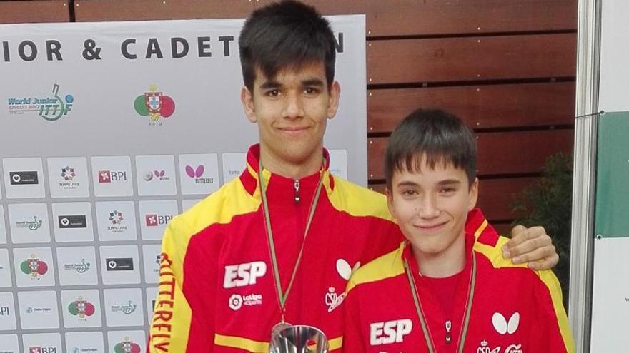 Marc Gutiérrez y Alberto Lillo con la medalla de bronce