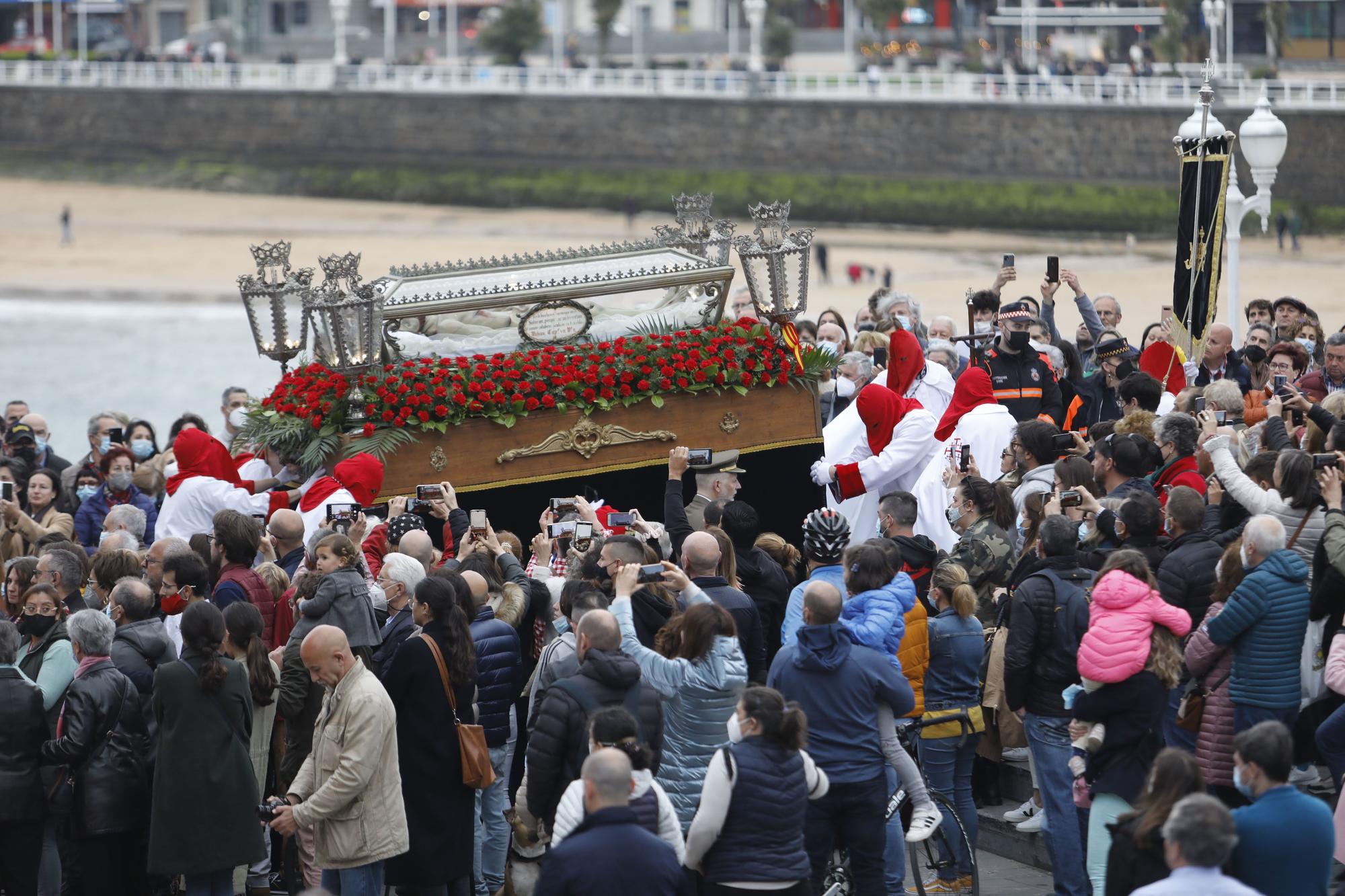 En imágenes: La procesión del Viernes Santo en Gijón