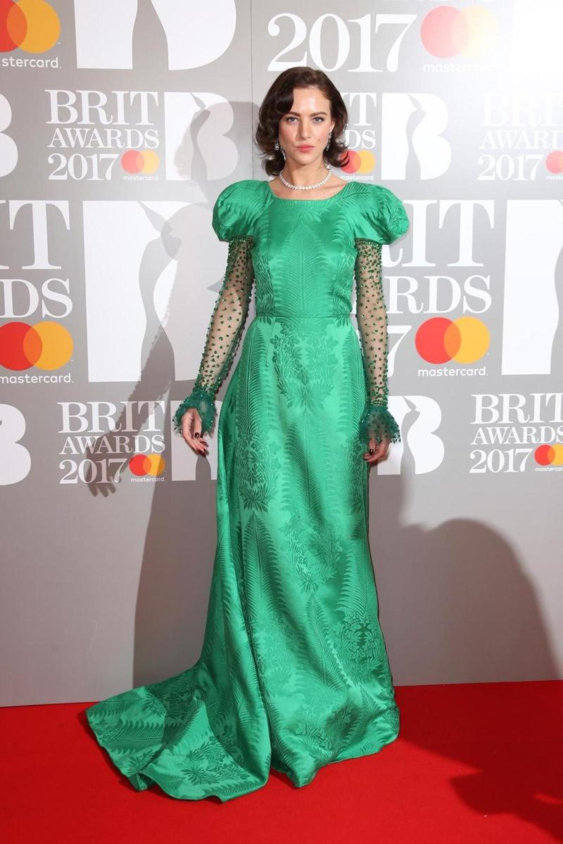 Eliza Cummings demasiado vintage en los Brit Awards