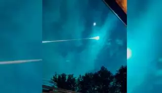 Una espectacular bola de fuego ilumina el cielo de España en plena noche
