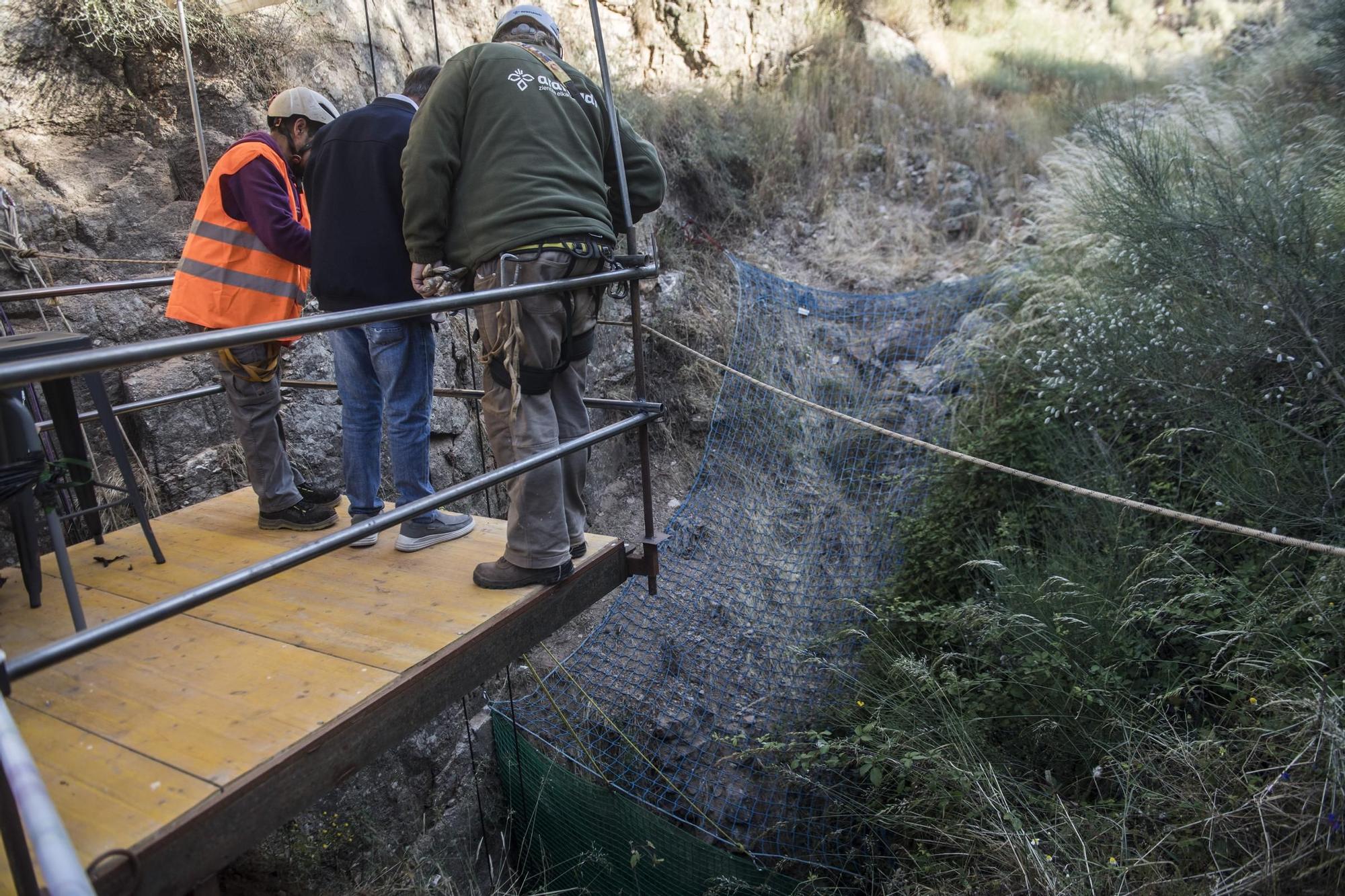 Galería | Así va la exhumación de la fosa común en la mina La Paloma en Zarza la Mayor