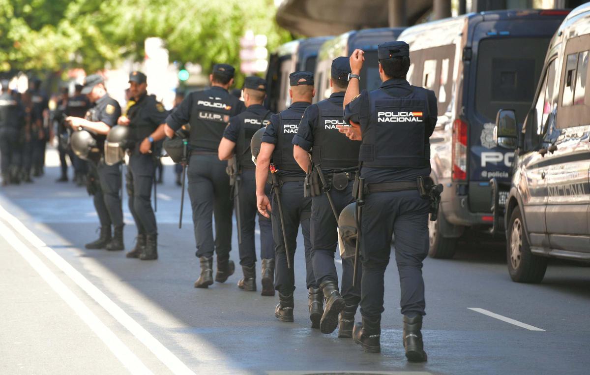 Marcha de la marea blanquiazul y llegada a Riazor
