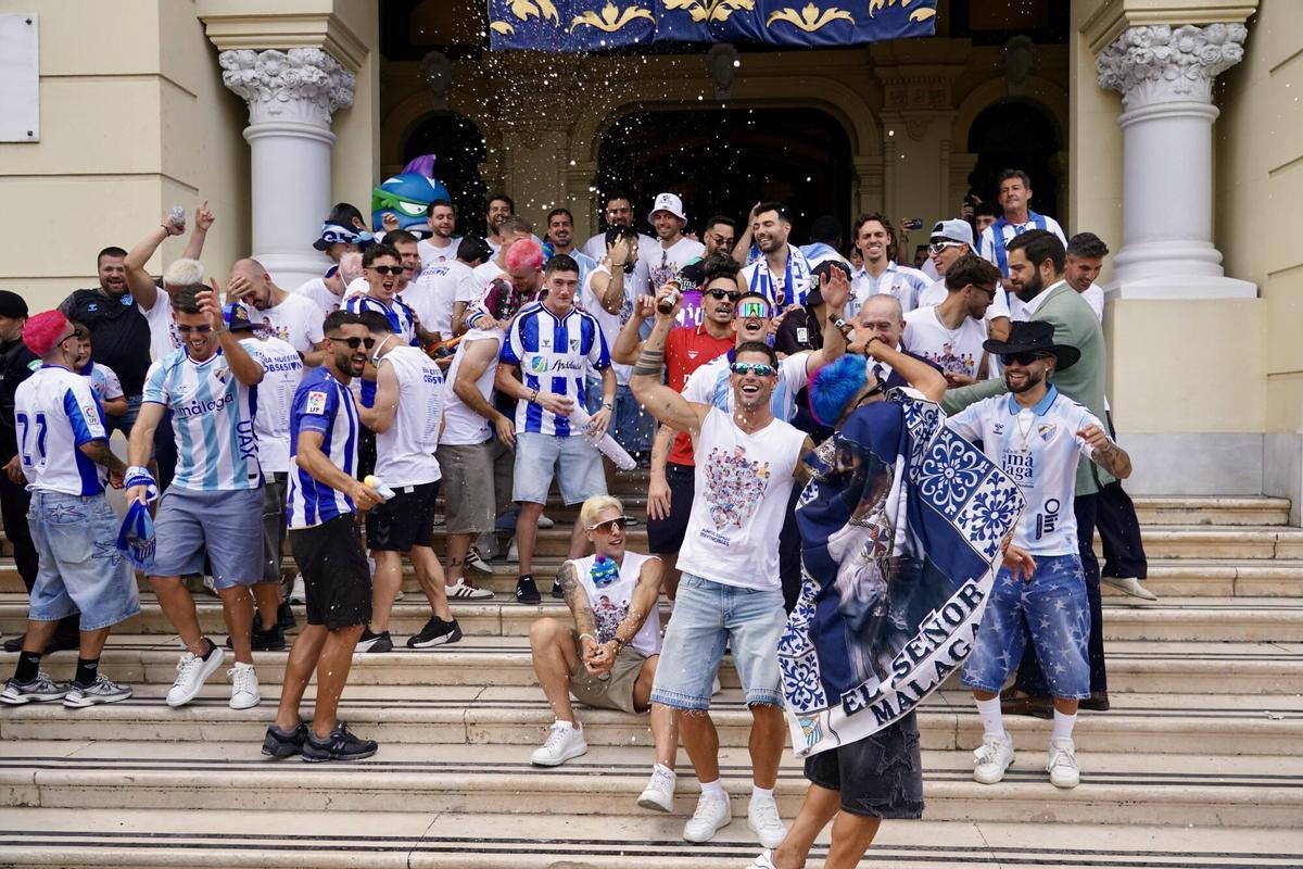 El malaguismo se echa a la calle: las mejores imágenes de la rúa del Málaga CF