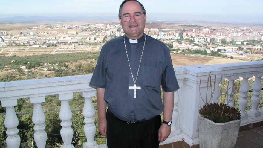 El arzobispo de Toledo y exobispo de Cáceres, indignado con los curas que rezan para que el Papa muera