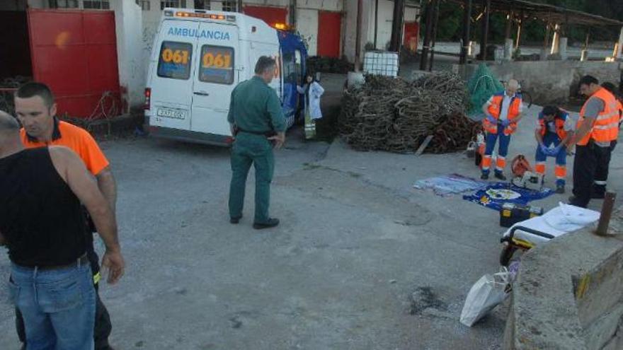 Dispositivo de emergencia en la plaza de Canabal el día del accidente de Andrea.  // Gonzalo Núñez