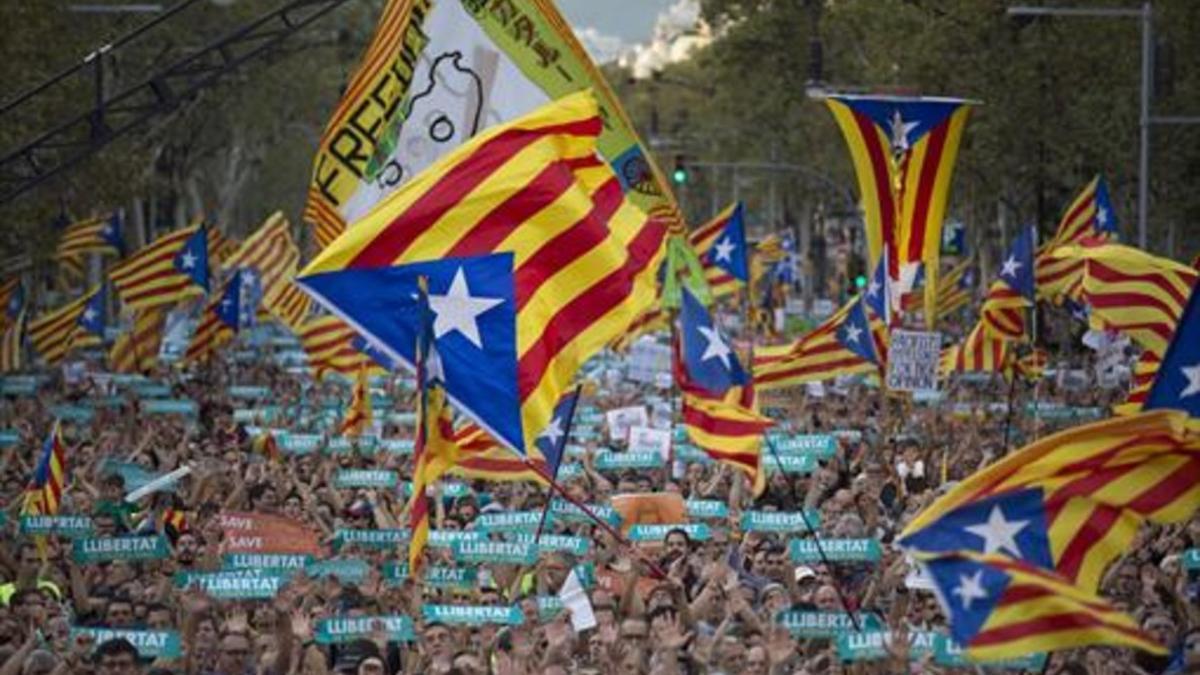 La cabecera de la manifestación, convocada por la Taula per la Democràcia.