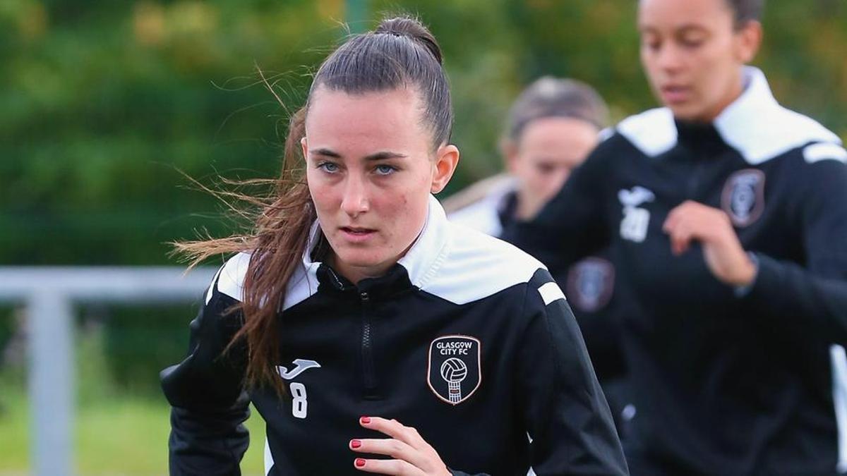 Bea Prades, en un entrenamiento con el Glasgow City.