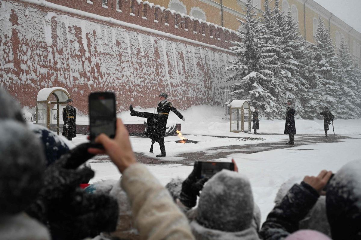 Moscú vive la mayor nevada en 150 años