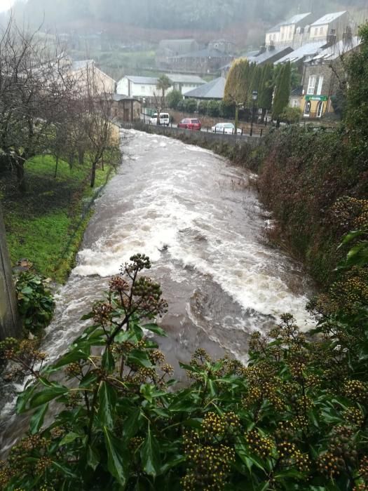 Tiempo en Asturias: Las espectaculares imágenes de las riadas, argayos e incidencias del temporal