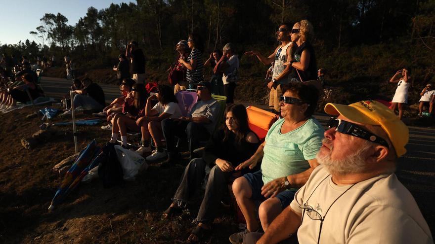 El eclipse detiene Pontevedra: «Es algo histórico y merece la pena vivirlo»
