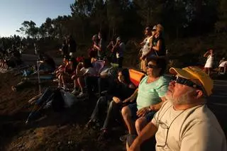 El eclipse detiene Pontevedra: «Es algo histórico y merece la pena vivirlo»