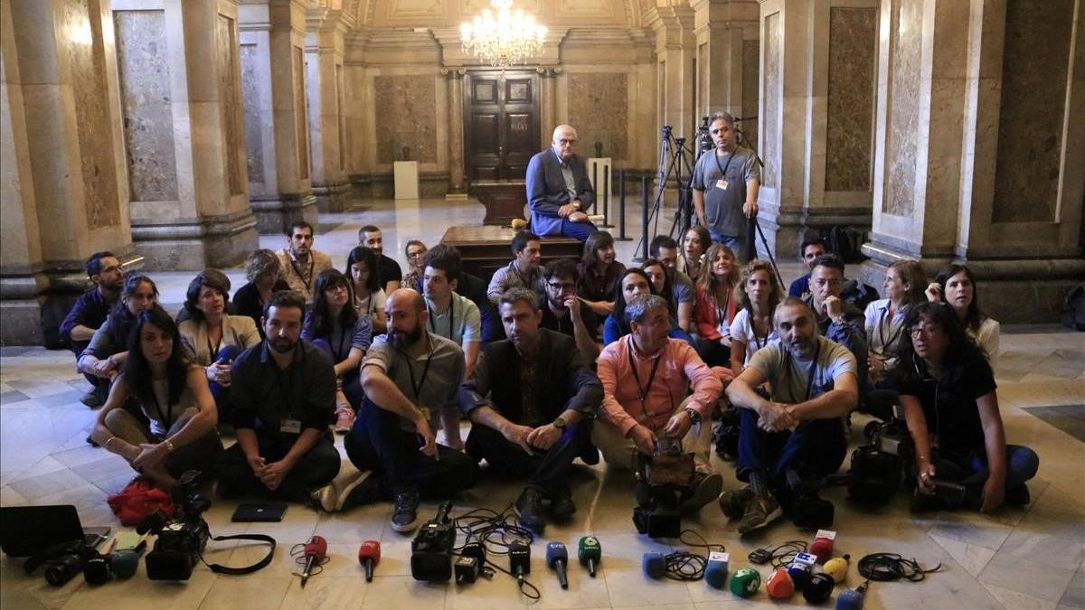 Protesta de periodistas en el Parlament