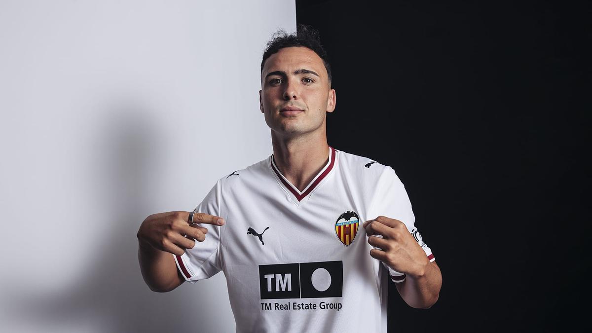 Arnau Martínez: “Lo daré todo para conseguir los objetivos del Valencia CF”