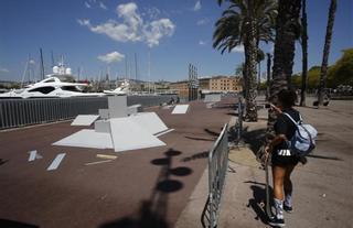 Críticas de patinadores al 'skate park' provisional de la Barceloneta