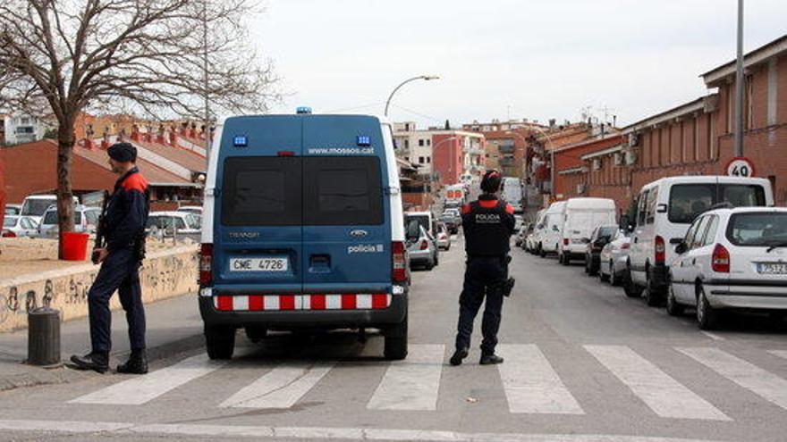 Baixa la presència policial al barri de Sant Joan quatre dies després del tiroteig