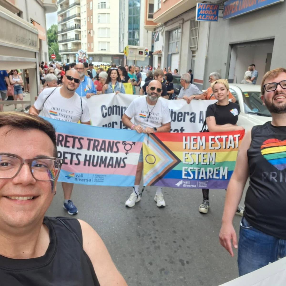 Integrantes de la Vall Diversa en una manifestación.