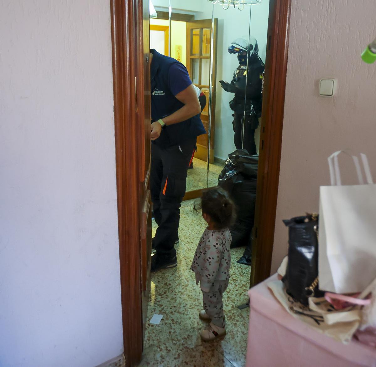La hija de la joven de 20 años que fue ayer desahuciada en Alicante