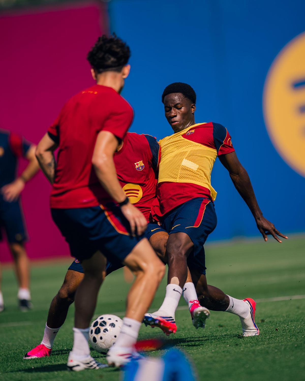 Las mejores imágenes del primer entrenamiento del FC Barcelona para preparar la temporada 2026/27