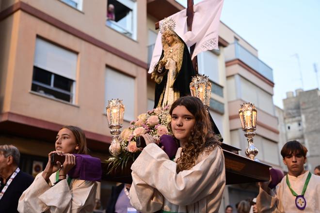 Galería de imágenes: Concurrida procesión infantil y juvenil en la Semana Santa de Vila-real