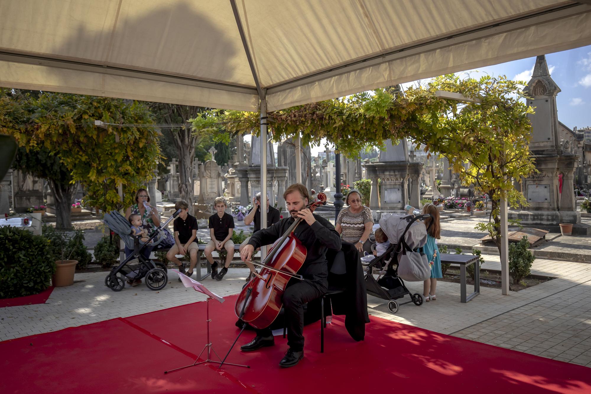 Homenaje a Aurora Picornell y las 'Roges del Molinar' en el cementerio de Palma