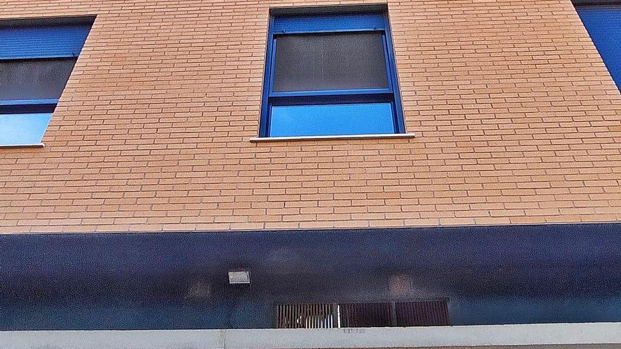 La salida de humos, en la misma fachada del edificio.