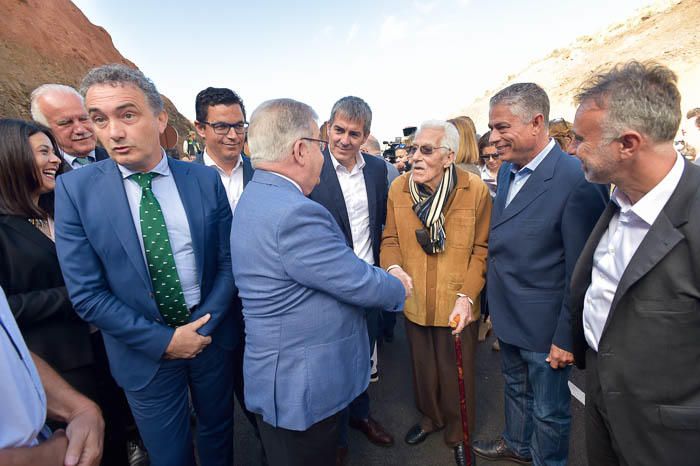 Apertura del primer tramo de la carretera de La ...