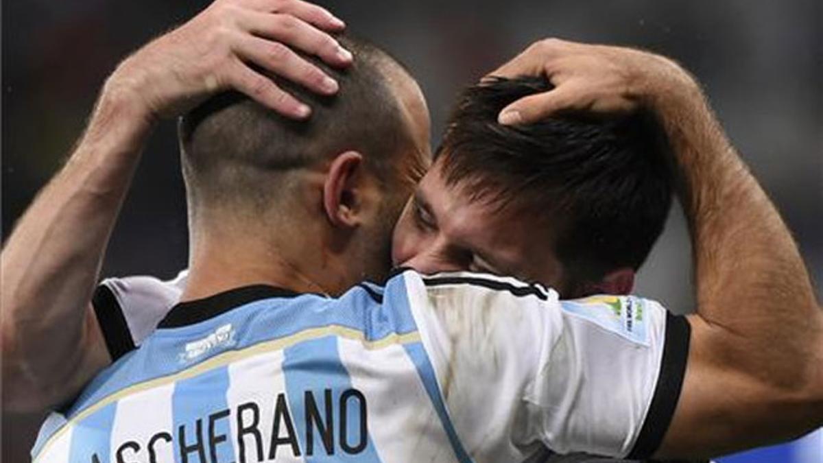 Messi y Mascherano se incorporarán más tarde con Argentina