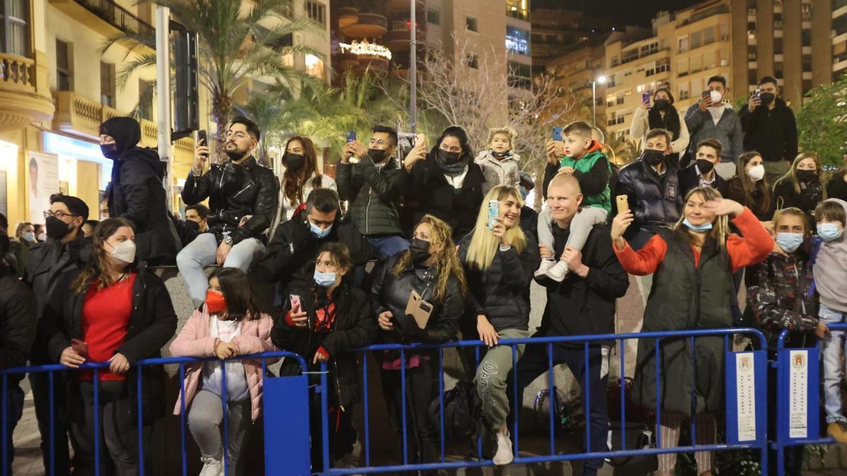 Gran expectación en Alicante para ver a los Reyes Magos