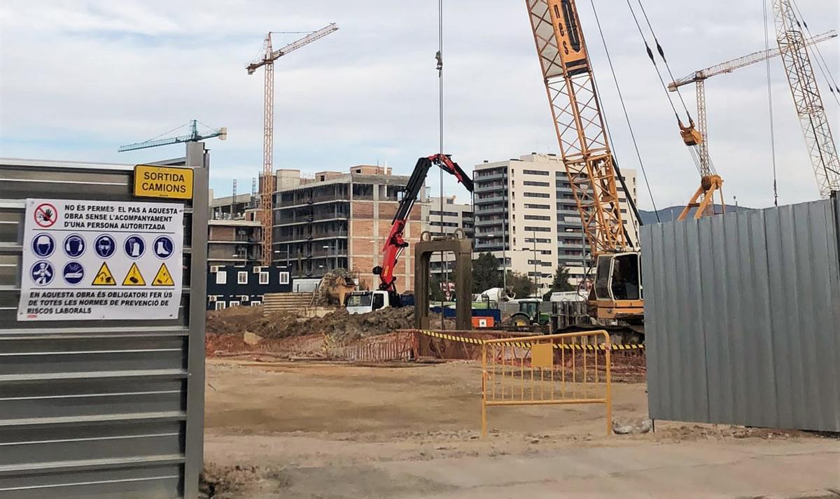 Comença el procés per descontaminar el solar on es construirà l’Escola Badalona Port