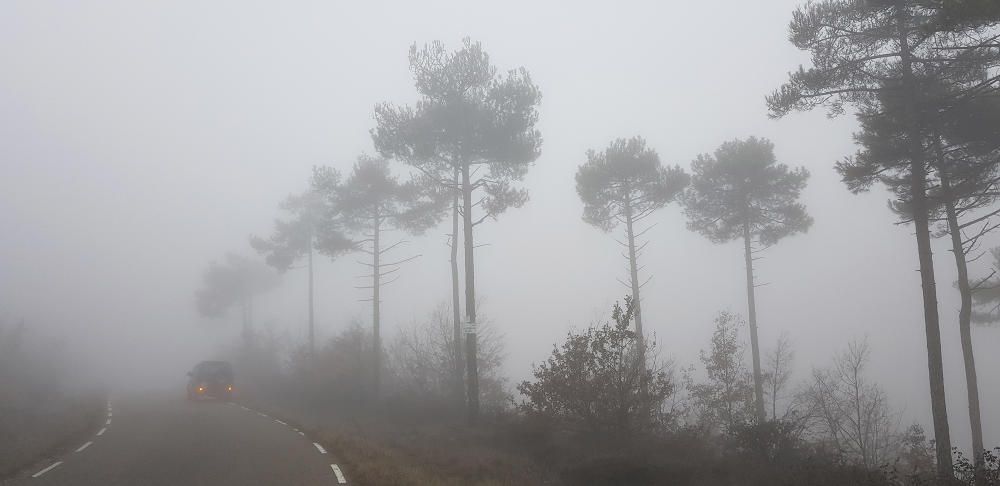 Boirós. Boires matinals molt denses, amb poca visibilitat, molt fred i humitat.